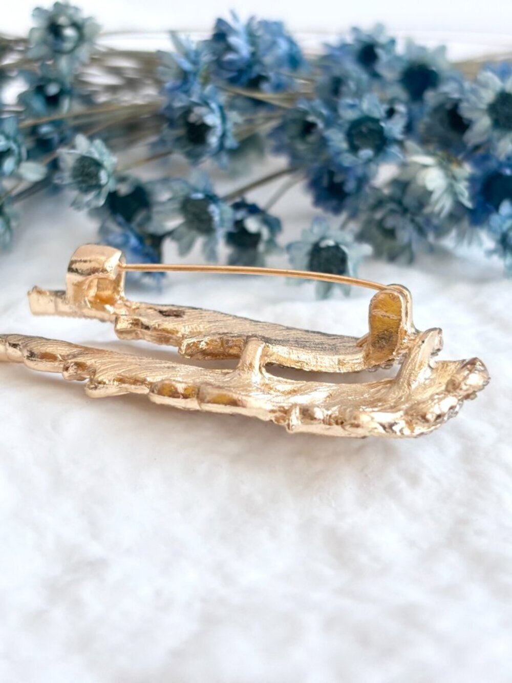 Double Angel Wing Gold Toned Rhinestone Textured Vintage Inspried Brooch Pin - Picture 5 of 11